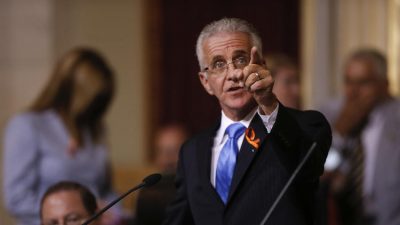 L.A. to require that stored handguns be locked up or disabled
